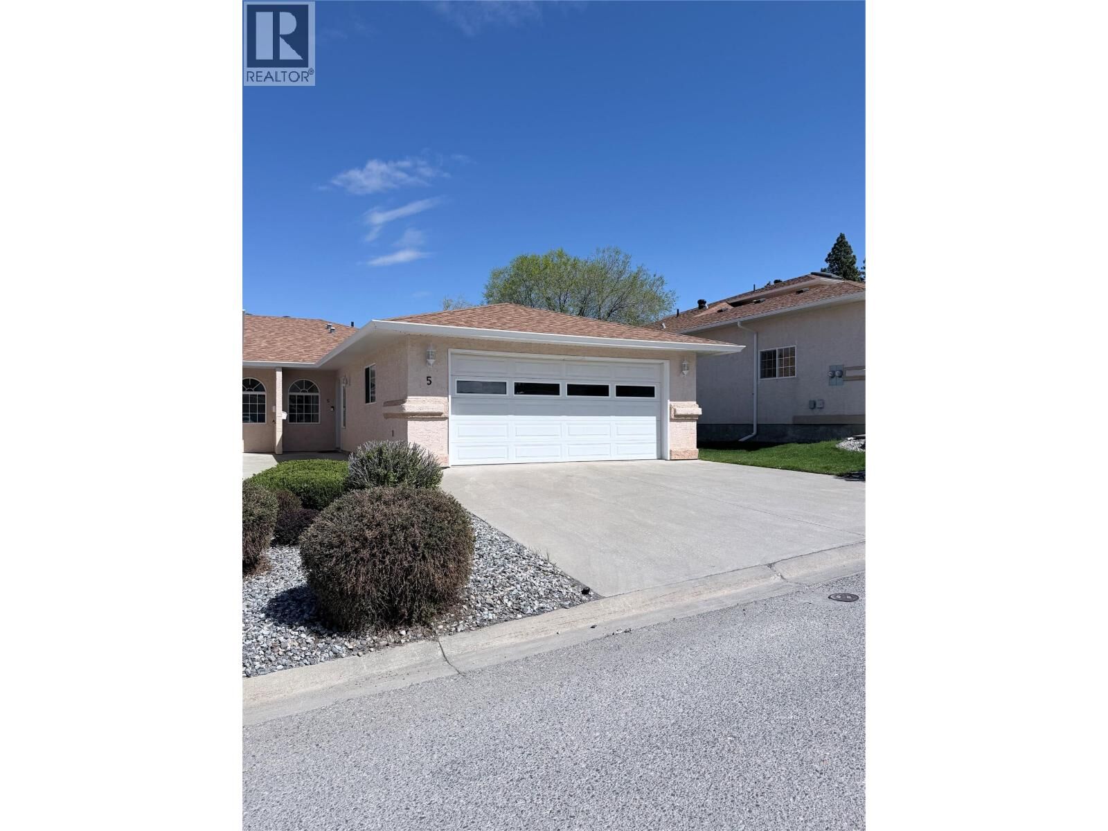 Property Photo: 617 27th Avenue South 5 BC V1C 6L1