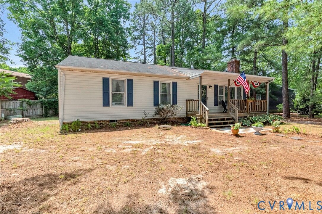 Property Photo: 104 Five Oaks Lane VA 23005