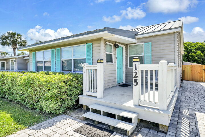 Property Photo: 125 Malaga Place FL 32413