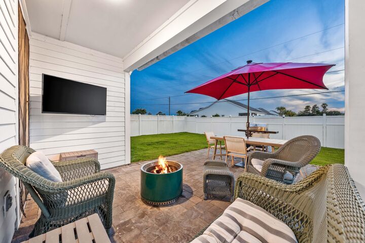 Property Photo: 709 Landing Circle FL 32413
