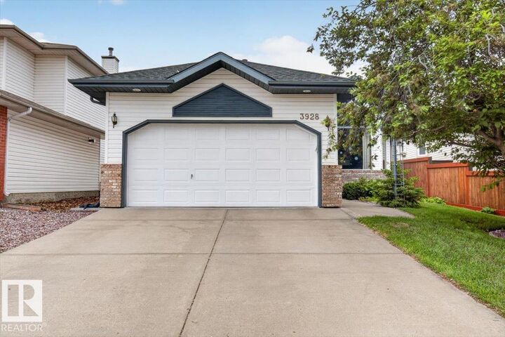 Property Photo:  3928 30 Street NW  AB T6T 1K4 