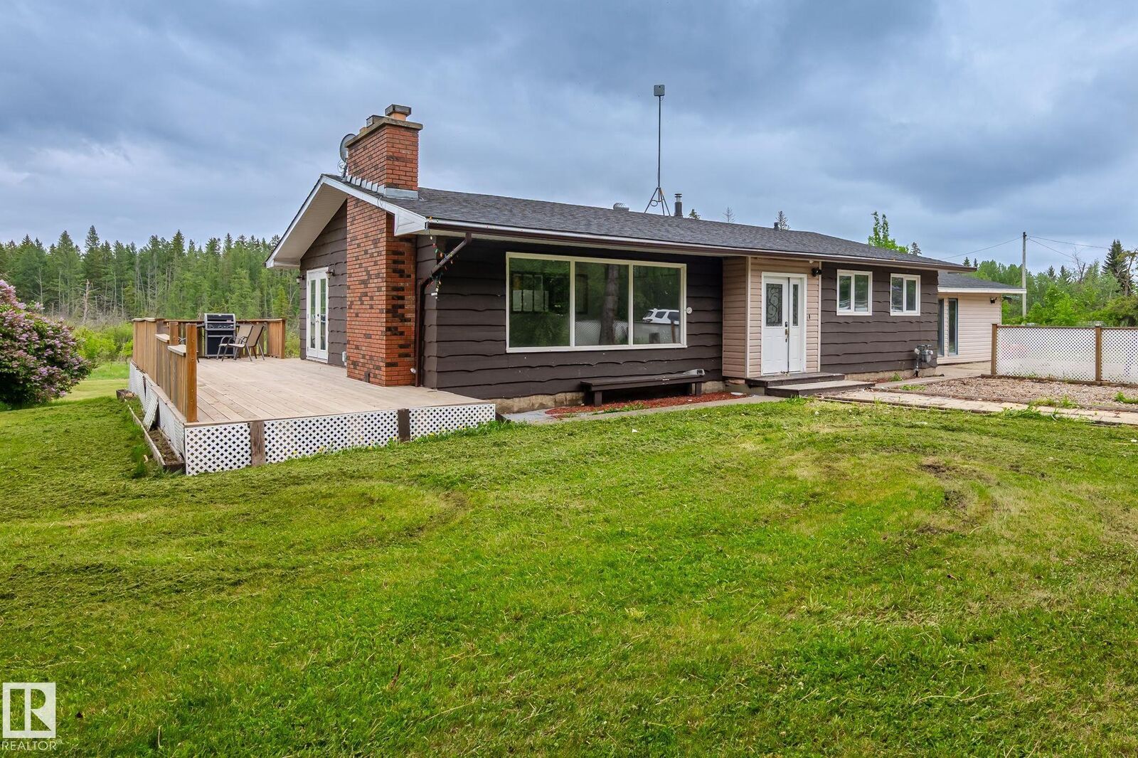 Property Photo:  10915 Spruce Valley Road  AB T7X 6E5 