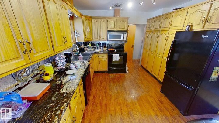 Property Photo:  7608 125 Avenue NW  AB T5B 1E1 