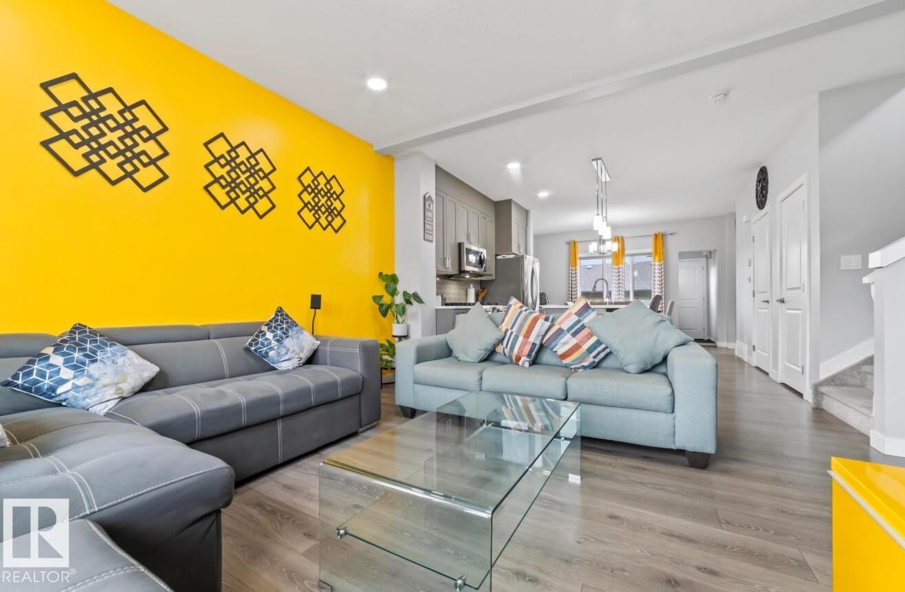 Property Photo:  2153 Maple Road NW  AB T6T 2L4 