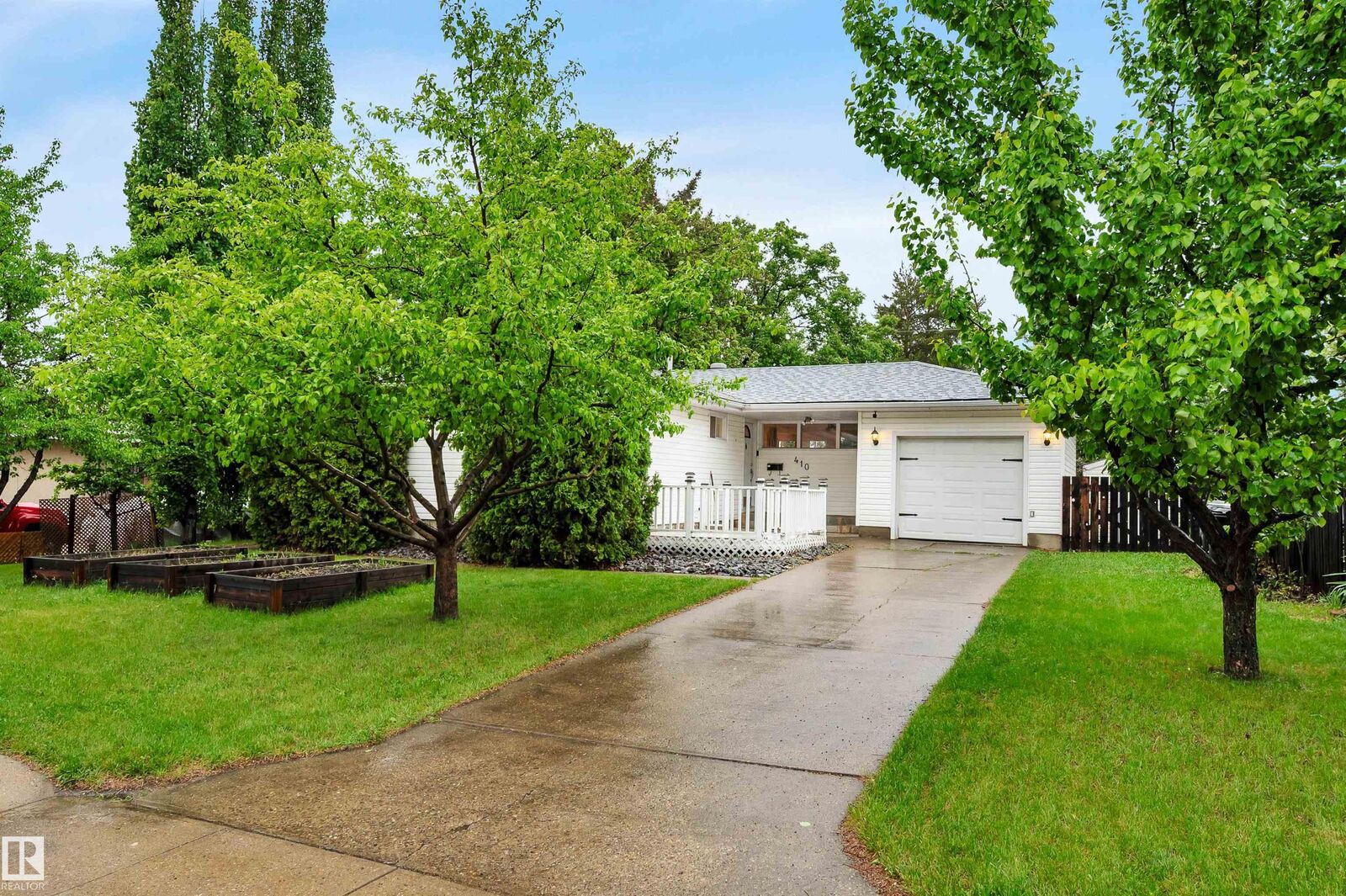 Property Photo:  410 Conifer Street  AB T8A 1M9 