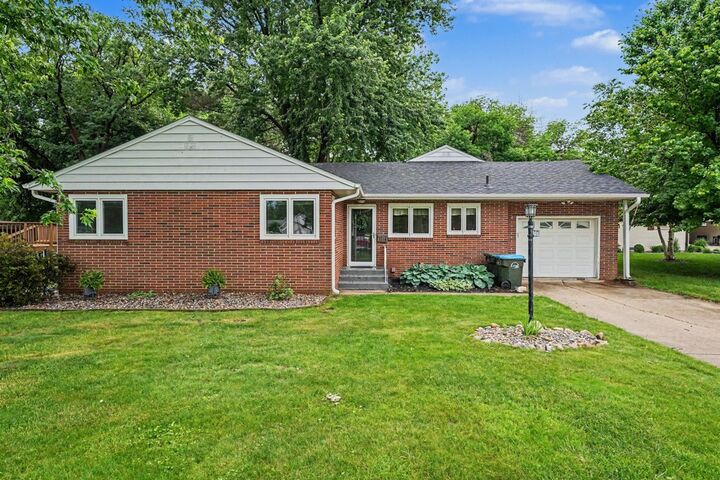 Property Photo: 1210 N 9th St IA 50501