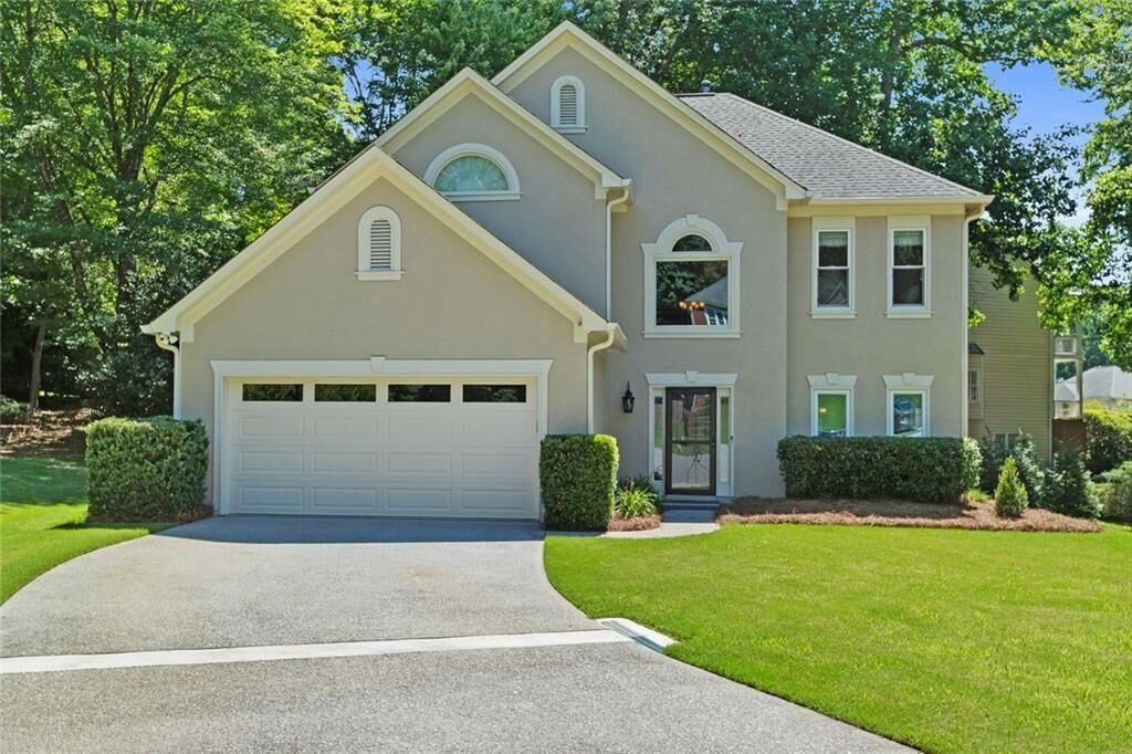 Property Photo: 565 Windermere Park Court GA 30022