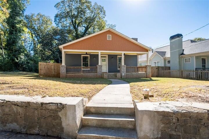 Property Photo:  1070 Lucile Avenue SW  GA 30310 