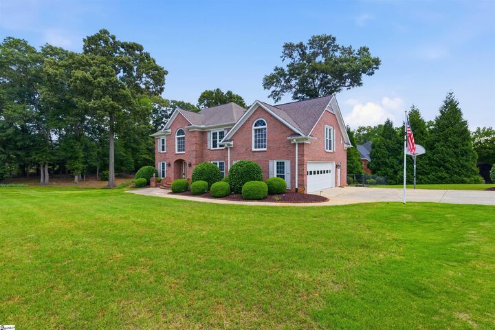 Property Photo: 110 W Killarney Lake SC 29369