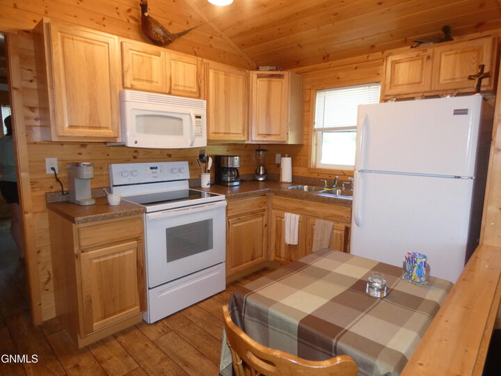 Property Photo:  592- 594 Lakeview Lane W  ND 58428 