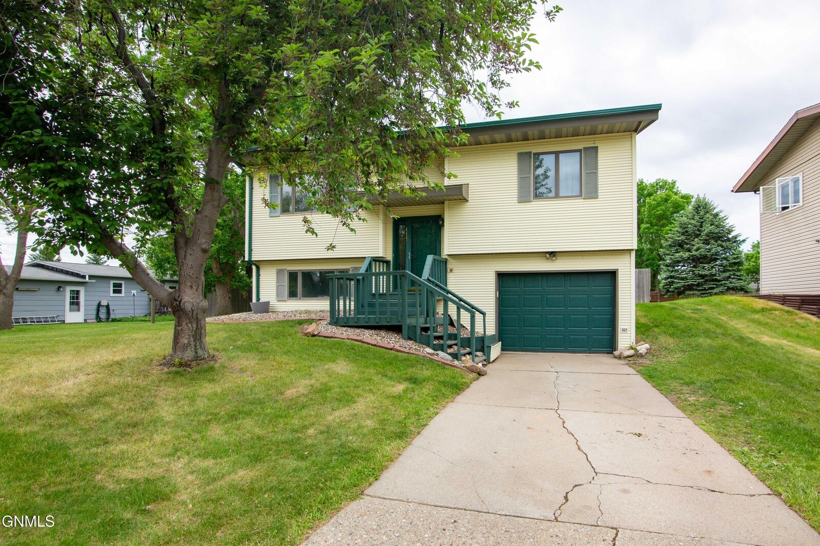 Property Photo: 1107 Chestnut Lane ND 58523