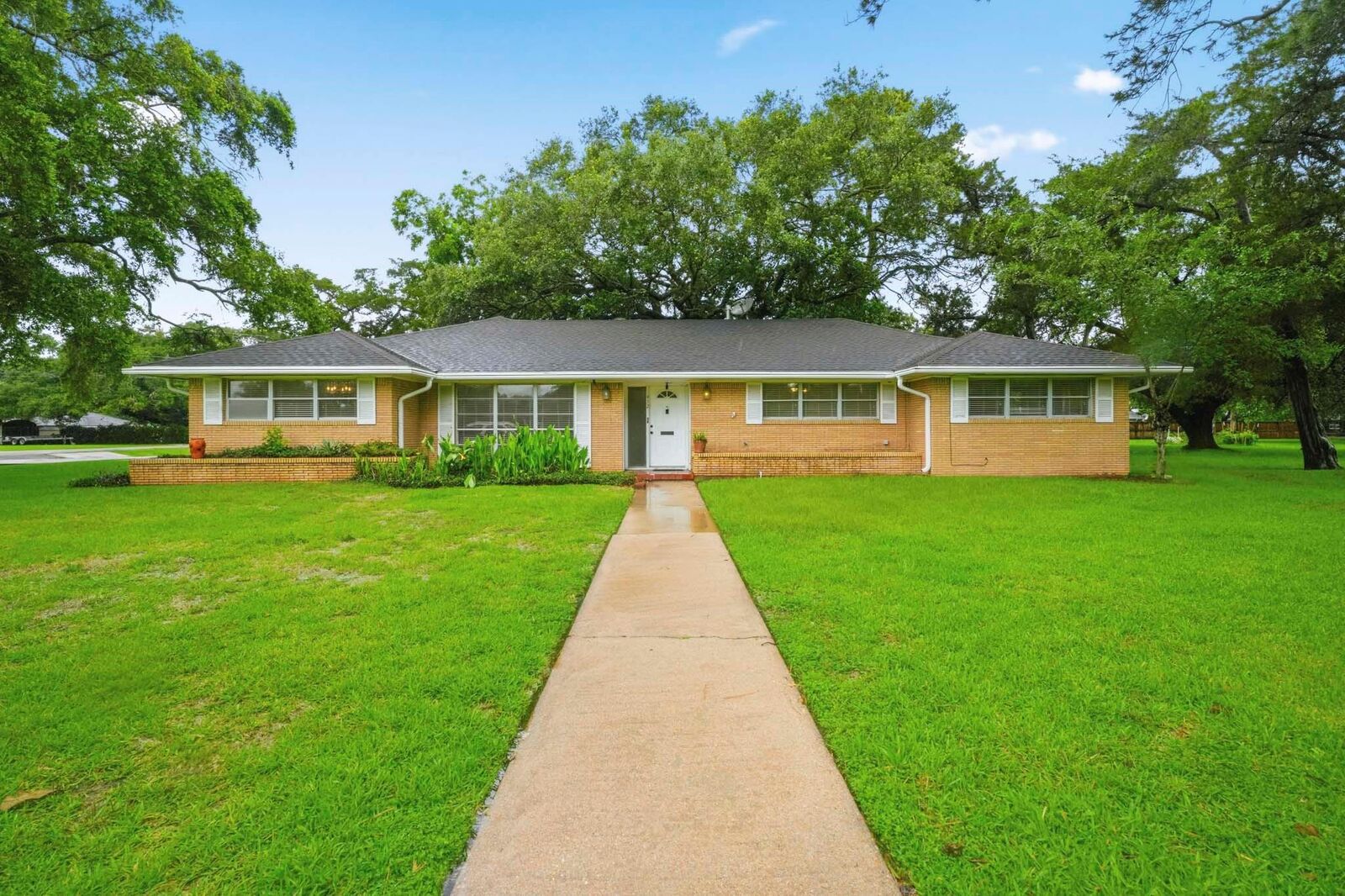 Property Photo: 412 W Duncan Street TX 77511