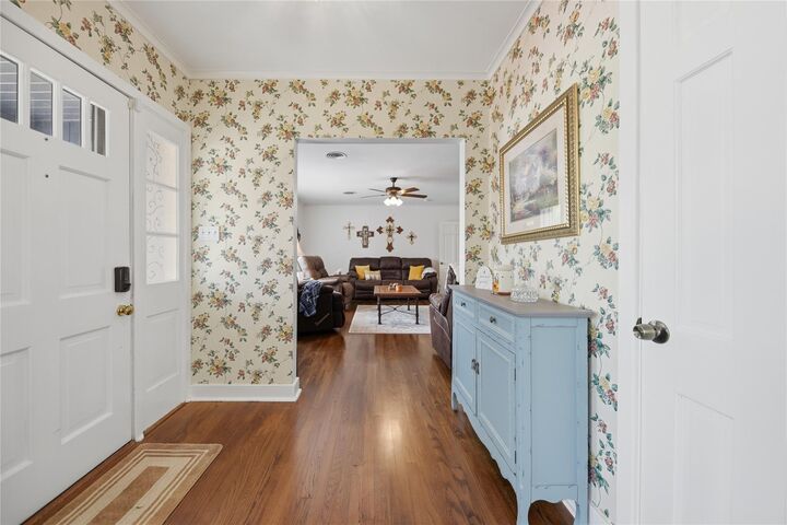 Property Photo: 407 W Alamo Street TX 77833