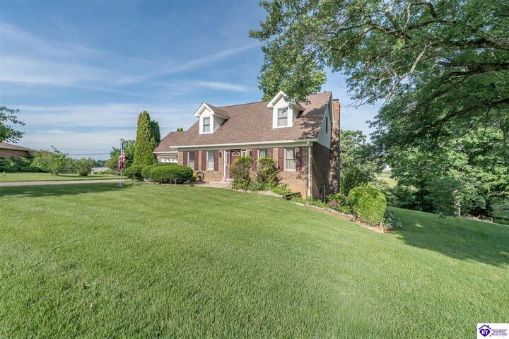 Property Photo: 1624 Redbud Circle KY 40160