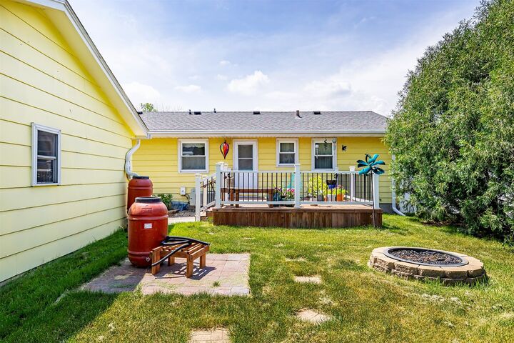 Property Photo: 1213 NW Linden Street IA 50023