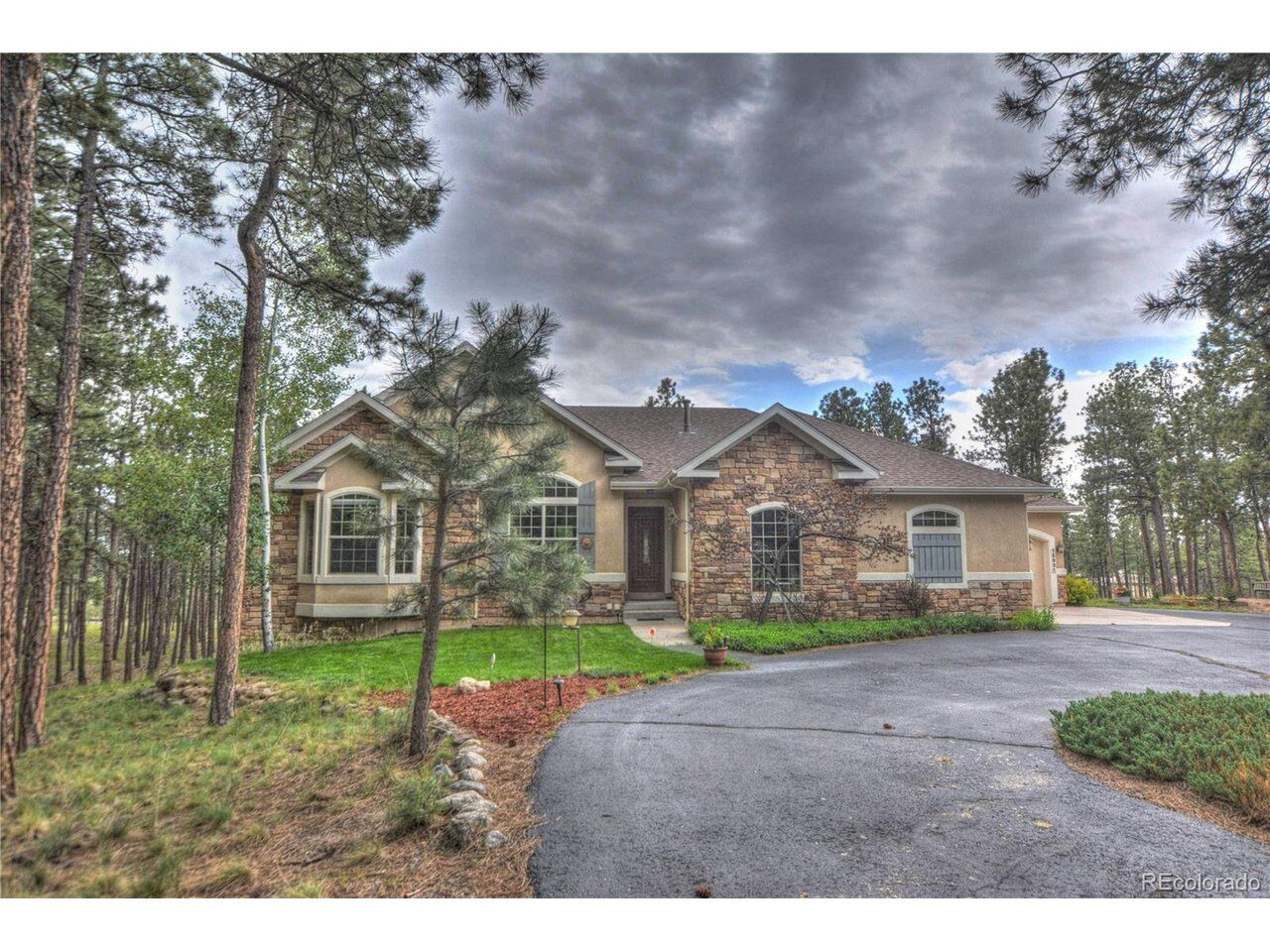 Property Photo:  
