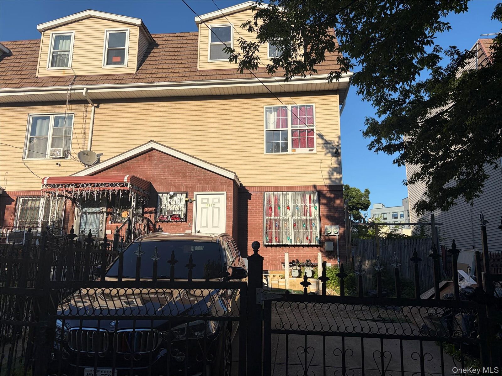 Property Photo:  1222 Vyse Avenue  NY 10459 
