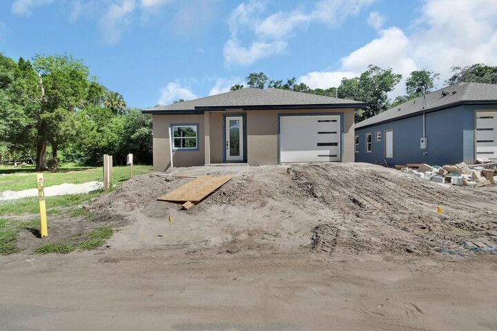 Property Photo:  556 Wallace Street  FL 32114 