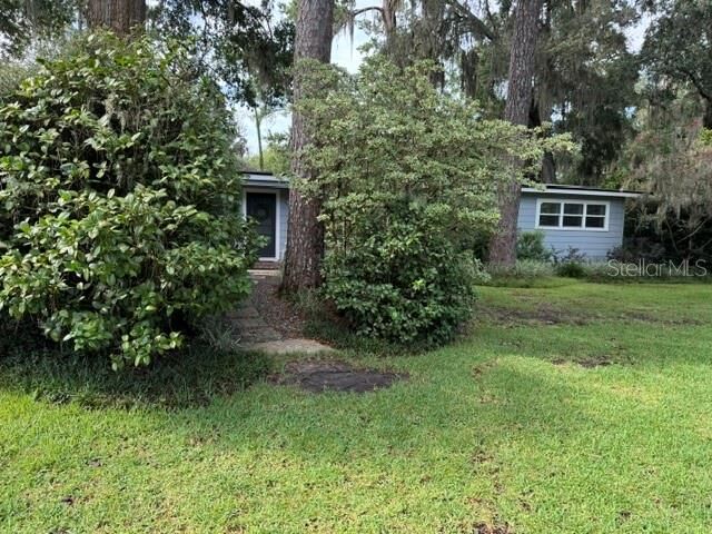 Property Photo:  1807 SW 36th Place  FL 32608 