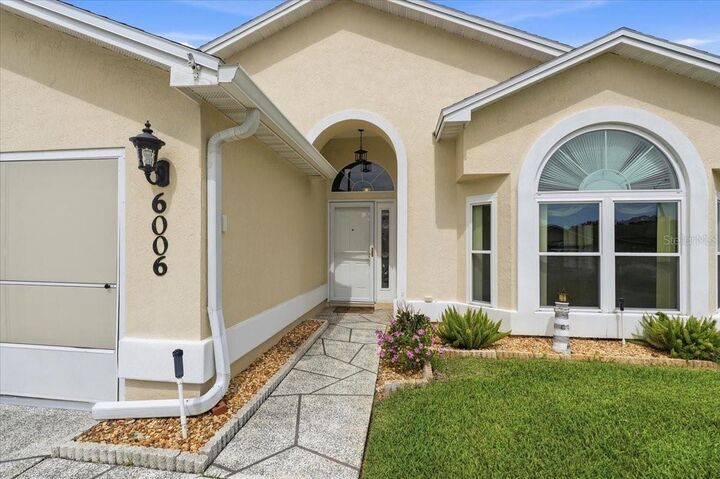 Property Photo:  6006 Crane Drive  FL 33809 