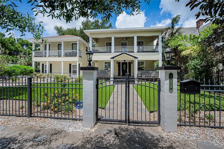 Property Photo:  732 NE Oak Street  FL 33701 