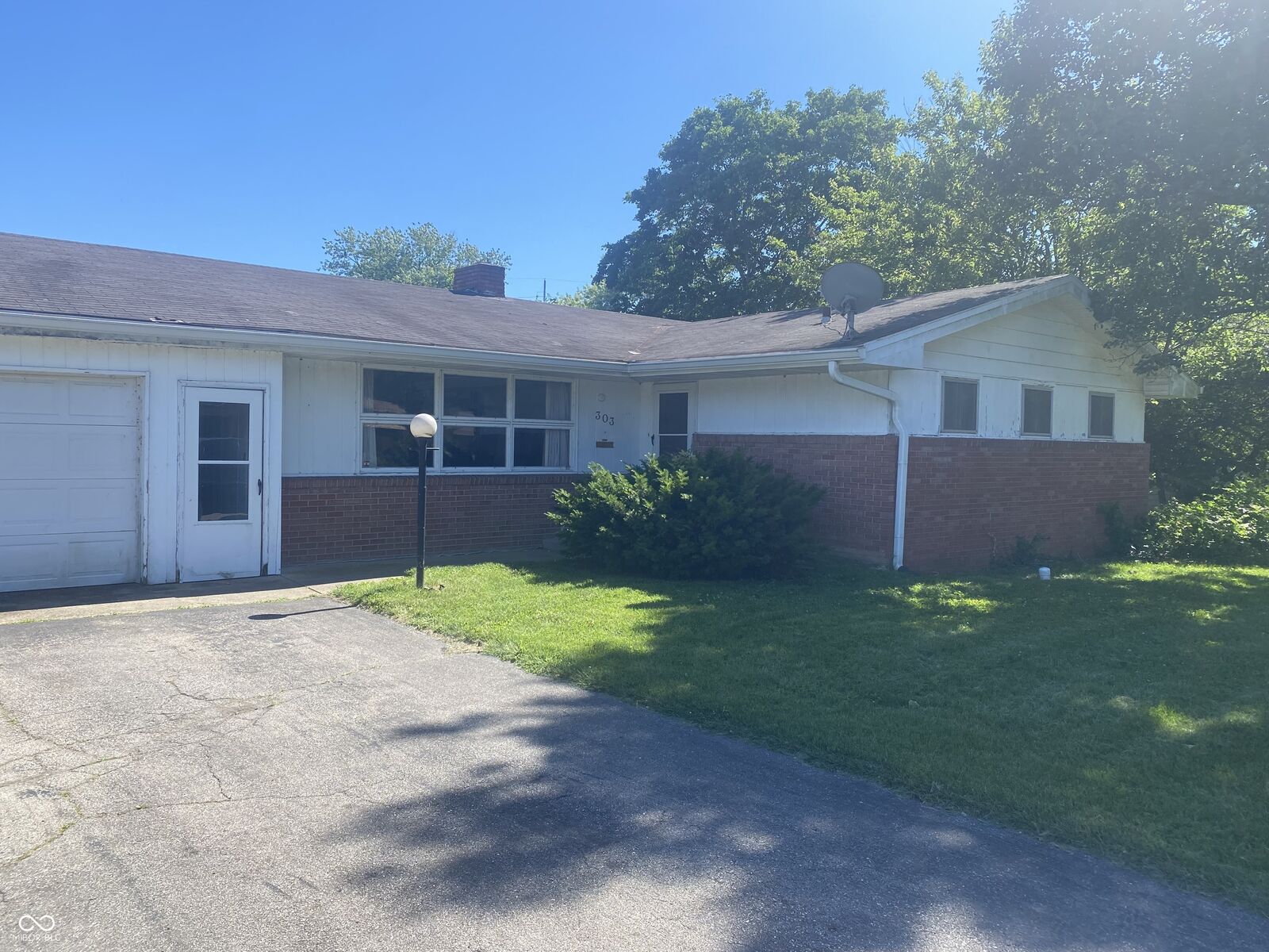 Property Photo:  303 Sunset Drive  IN 47201 