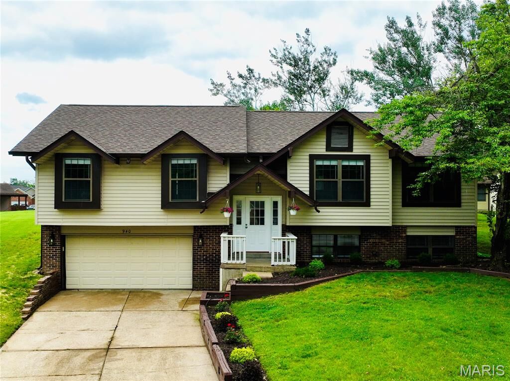 Property Photo: 940 Ampere Court MO 63367