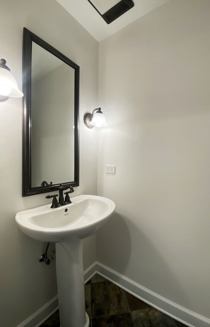 Property Photo:  3312 N Racine Avenue  IL 60657 