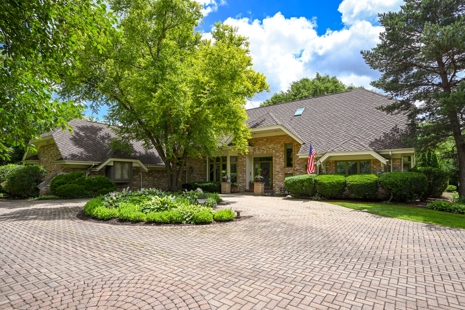 Property Photo:  