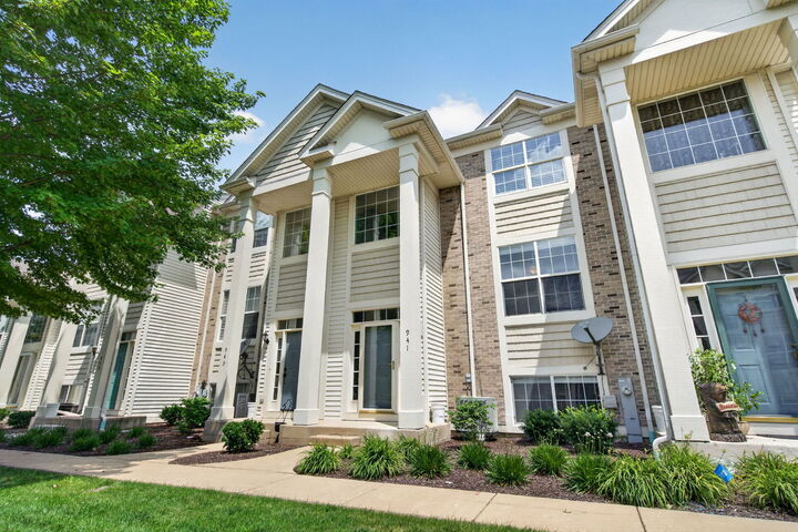 Property Photo: 941 Summit Creek Drive IL 60404