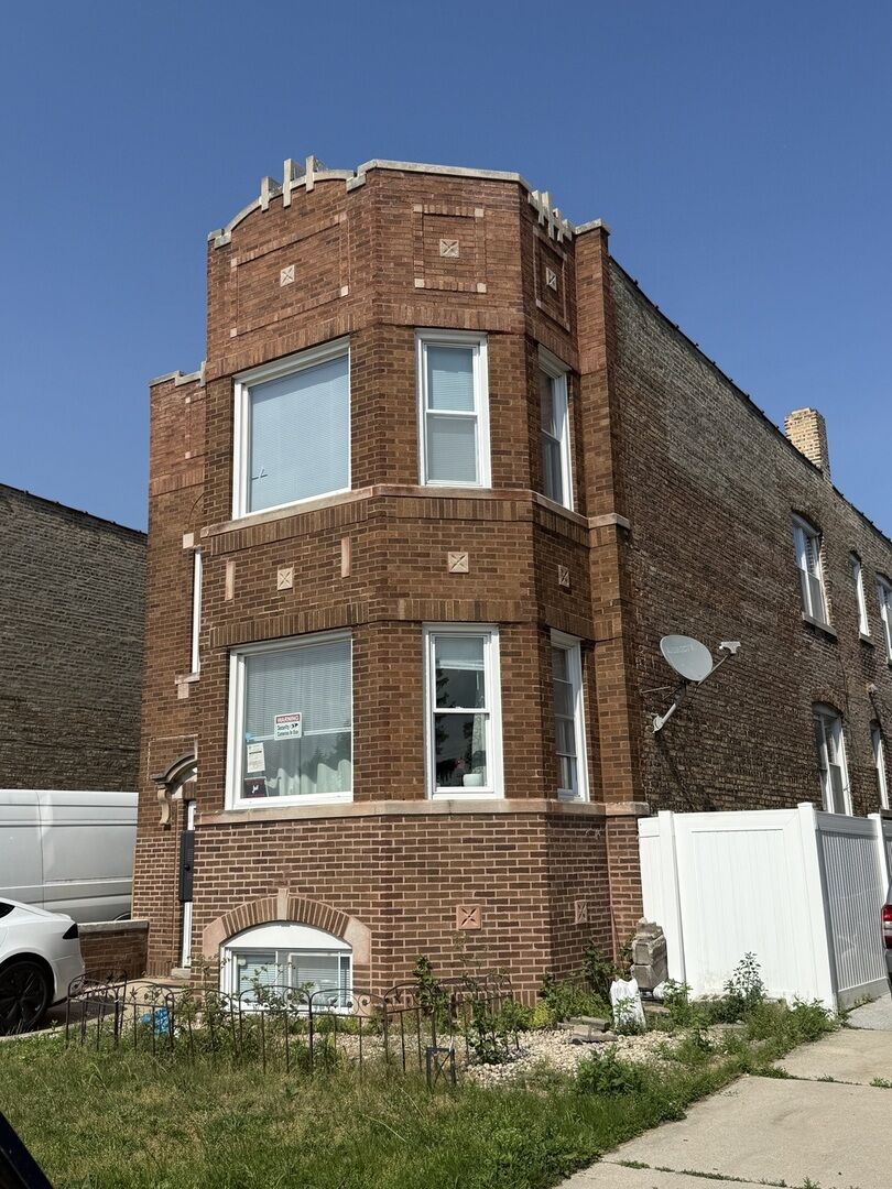 Property Photo:  851 Wentworth Avenue  IL 60409 