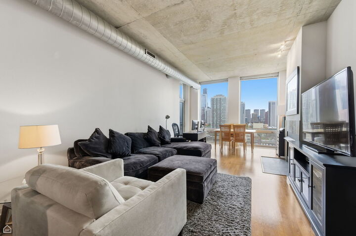 Property Photo: 700 N Larrabee Street 1013 IL 60654