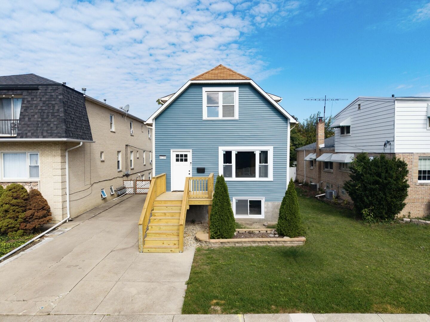 Property Photo:  6730 W Dakin Street  IL 60634 