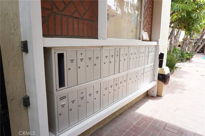 Property Photo: 4610 Densmore Avenue 20 CA 91436