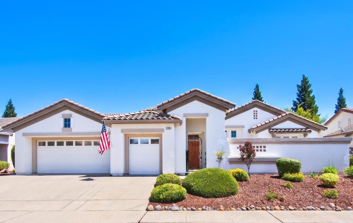Property Photo:  2209 Lamplight Lane  CA 95648 