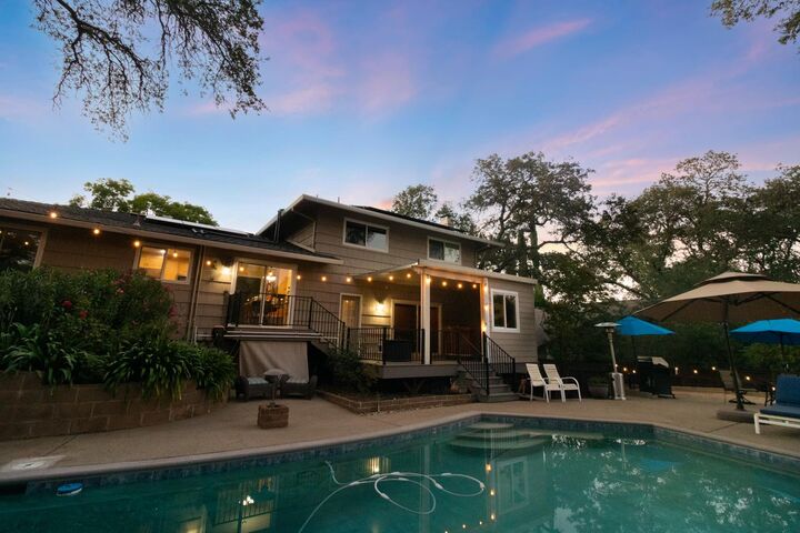 Property Photo:  934 King James Way  CA 95762 