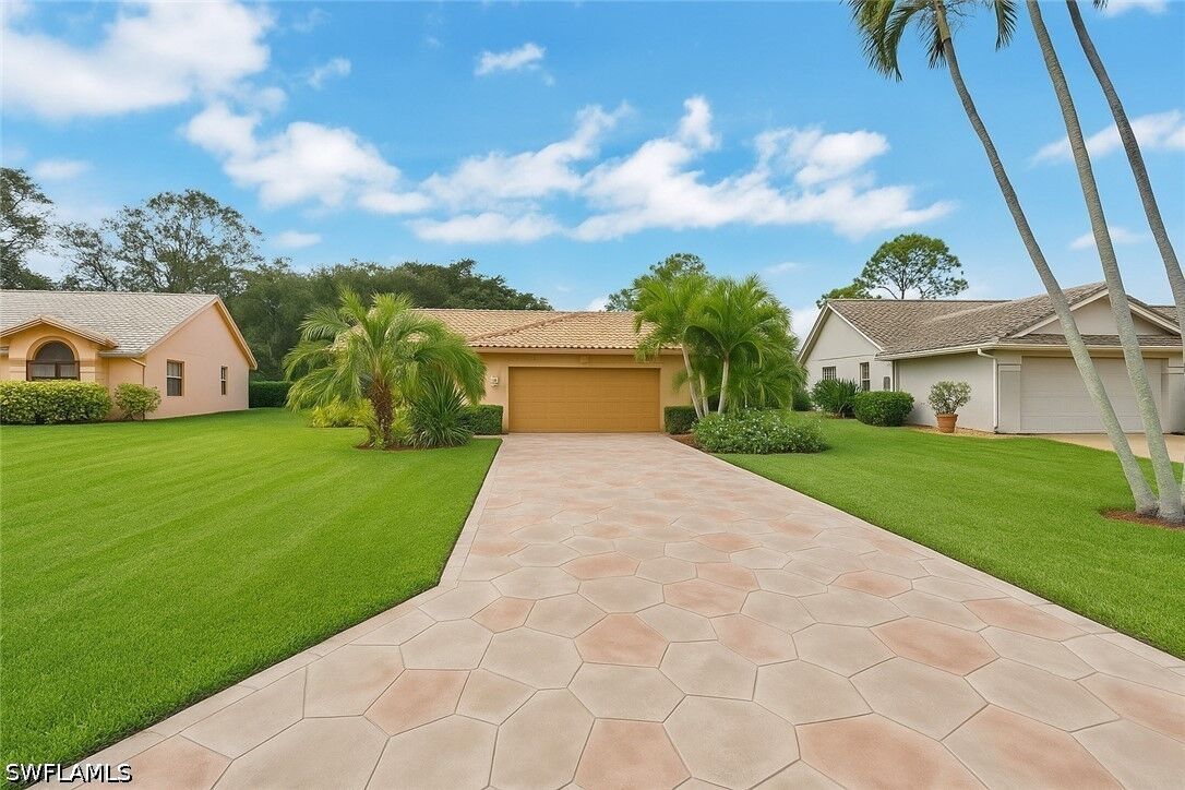 Property Photo: 241 Saint James Way FL 34104