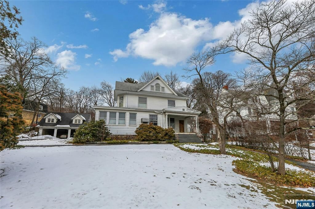 Property Photo:  16 Mountain Avenue  NJ 07042 