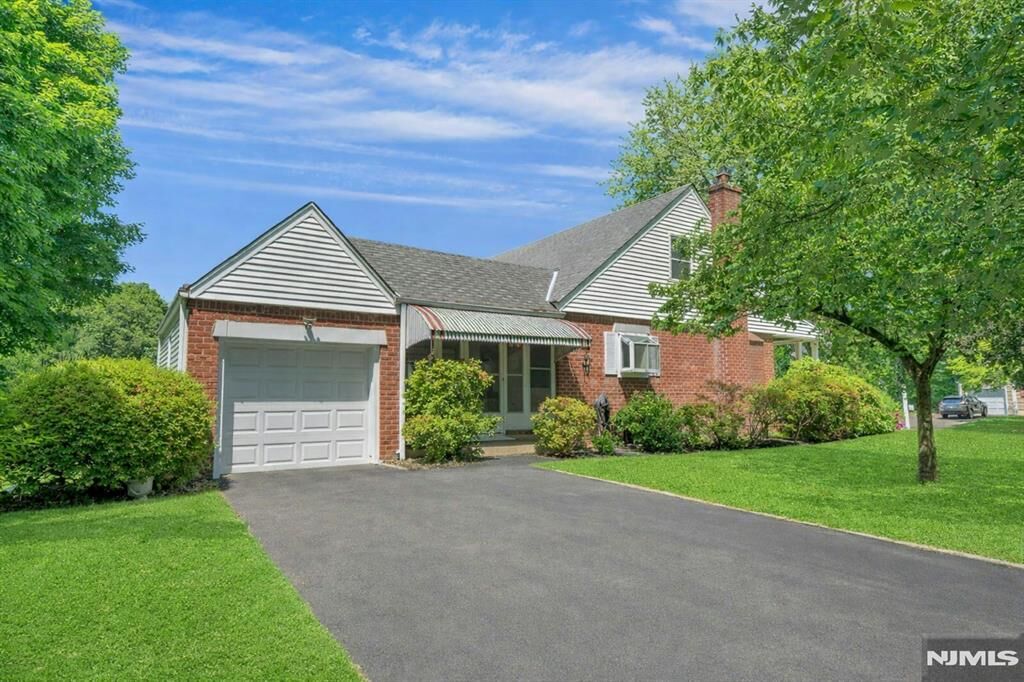 Property Photo:  389 Bergen Boulevard  NJ 07649 