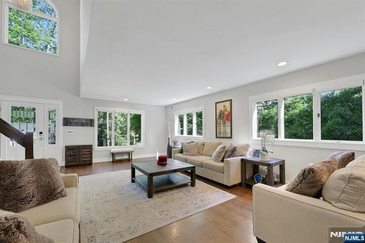 Property Photo:  962 Pines Terrace  NJ 07417 