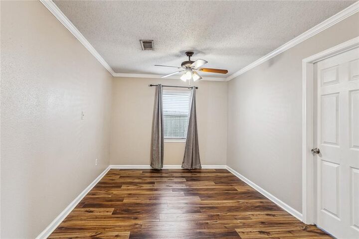 Property Photo: 2204 Deerlick Lane LA 70058