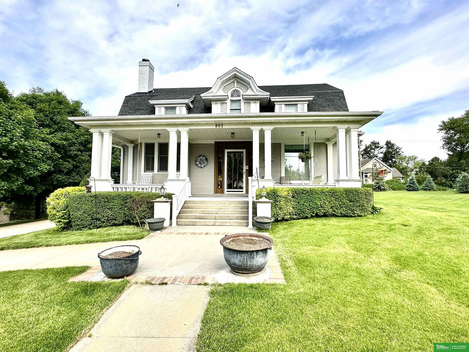 Property Photo: 801 &Amp 811 10th Street NE 68791