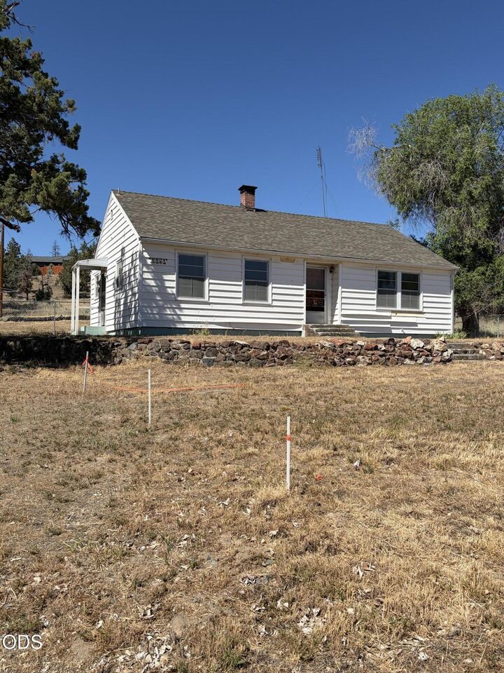 Property Photo: 2251 NE Laughlin Road OR 97754