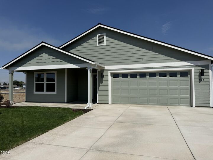 Property Photo:  242 SE Peppermint Loop 18  OR 97734 
