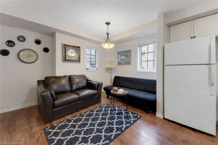 Property Photo:  931 Glasgow Street 5B  ON N2N 0B6 