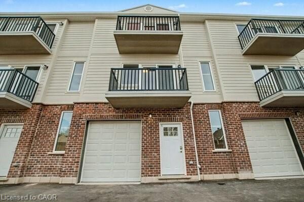 Property Photo:  172 Kehl Street 4  ON N2M 3V2 