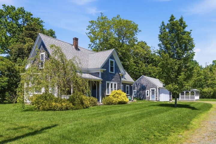 Property Photo:  18 Nobscussett Road  MA 02638 