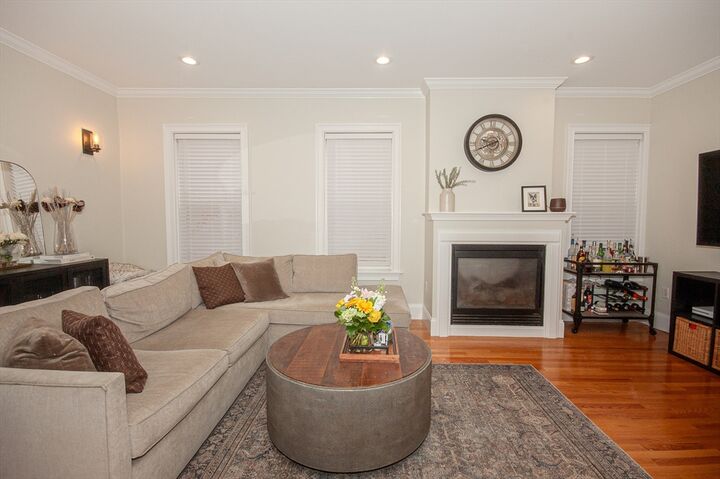 Property Photo:  2 Burnham Pl 2  MA 02127 