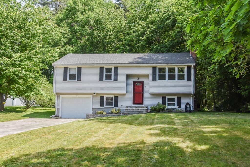 Property Photo:  5 Kensington Rd  MA 02766 