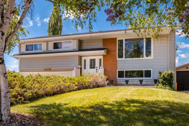 216 Cannington Place SW — photo 1